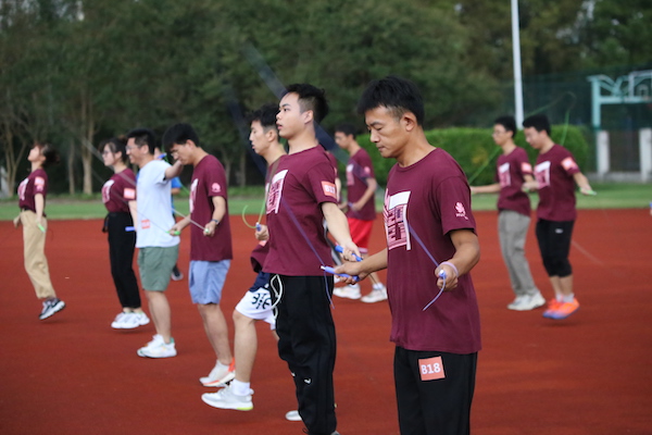 图9 参赛选手们在单摇跳绳项目中的英姿.JPG