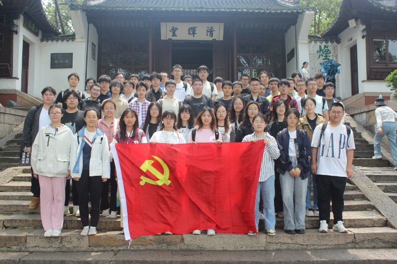 图5 清辉堂前合影_resized.JPG