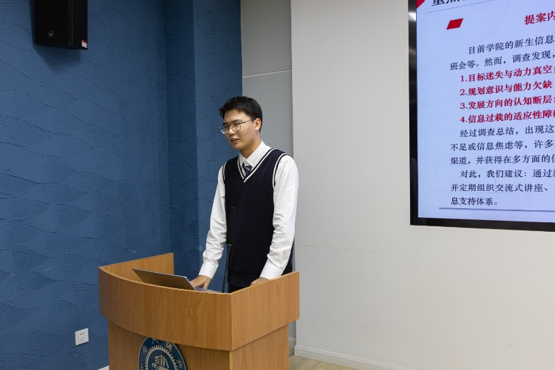 图7 提案人侯清桐发言_resized.jpg